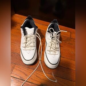 Kids Jordan courtside 23 sneakers 5.5Y